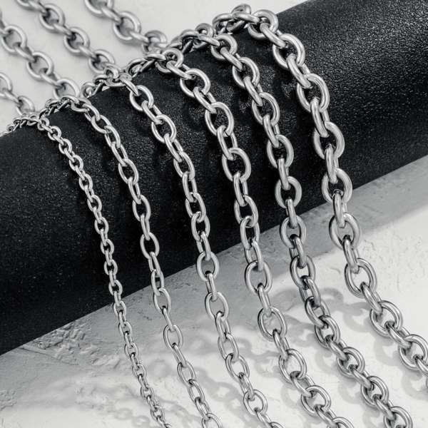 Stainless steel O-link and cable chains in various sizes for B2B suppliers.