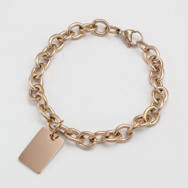 8mm粗十字手链+长方形_0003_图层 3 Wholesale stainless steel link chain bracelets in silver, 18K gold, and rose gold with polished blank rectangular charms ready for laser etching.