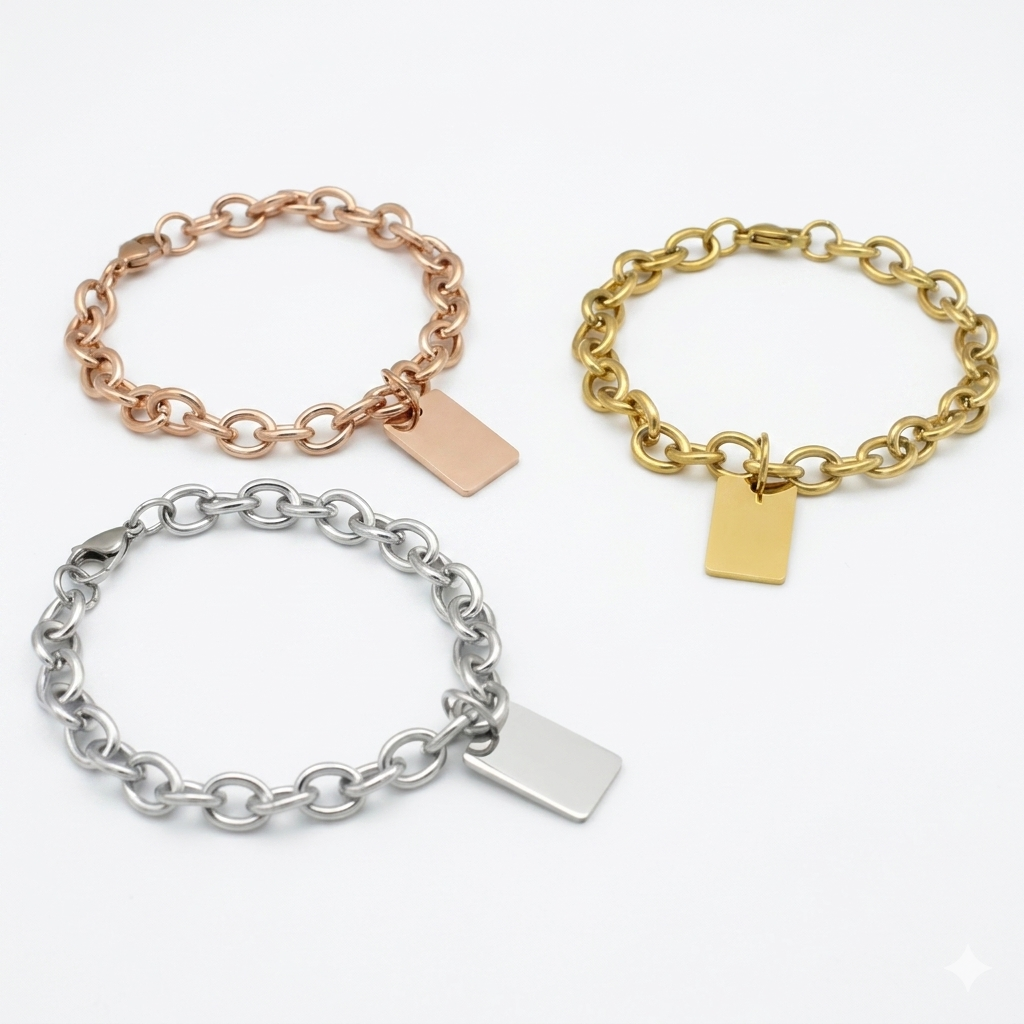 8mm粗十字手链+长方形_0009_图层 10白底图 Wholesale stainless steel link chain bracelets in silver, 18K gold, and rose gold with polished blank rectangular charms ready for laser etching.