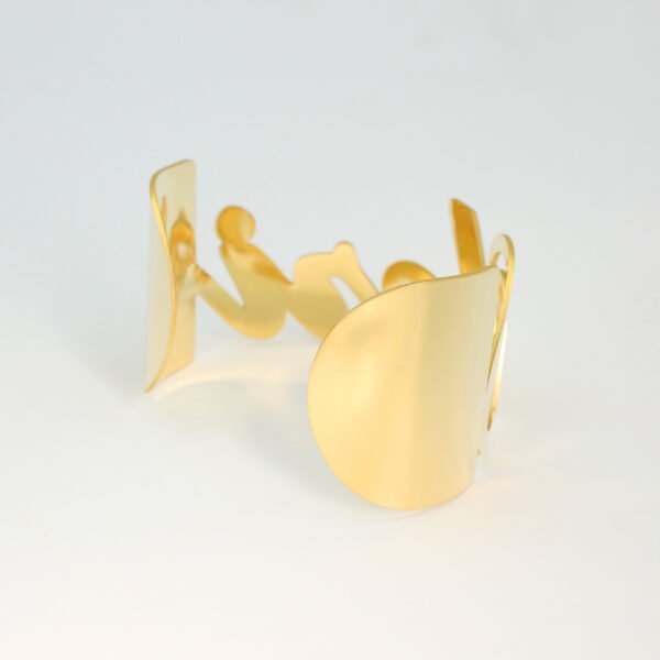 大字母手镯_0000_图层 7 Multi-angle technical layout of a custom gold stainless steel script lettering cuff bangle for international jewelry business catalog.