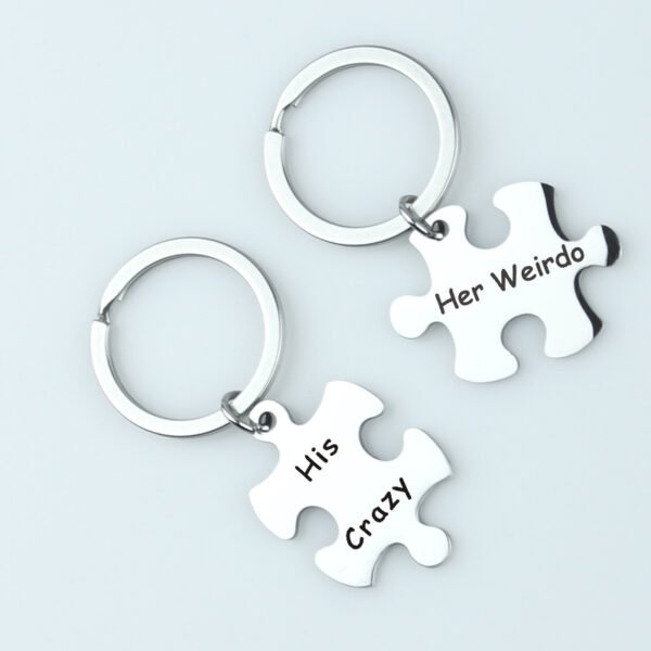 拼图钥匙扣 (1) Two silver stainless steel customized puzzle key rings interlocking smoothly together on a clean backdrop for promotional gift sourcing.
