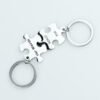 拼图钥匙扣 (22) Wholesale customized couple puzzle piece keychains engraved with matching text "You're my person"
