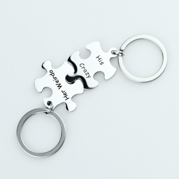 拼图钥匙扣 (22) Wholesale customized couple puzzle piece keychains engraved with matching text "You're my person"