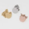 20圆牌和十字链 02 Full vertical layout of wholesale customized gold, silver, and rose gold stainless steel round disc necklaces stretched cleanly on a white surface.