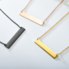 双孔吊坠项链32×6 (1) Wholesale finished stainless steel horizontal bar necklaces in matte black, rose gold, and 18K gold plated finishes displayed on a clean surface.