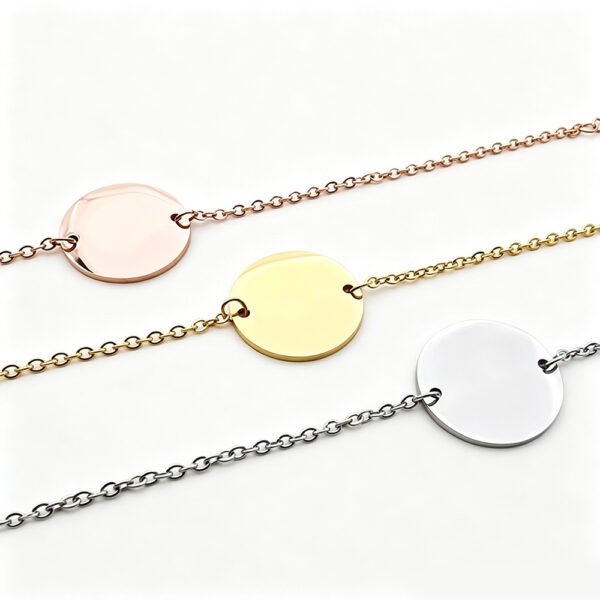 圆形18手链1000_0002_纯白图处理 (2) Parallel close-up view of wholesale blank round hardwear hardwear coin tag bracelets in rose gold, yellow gold, and mirror silver finishes for B2B catalog.