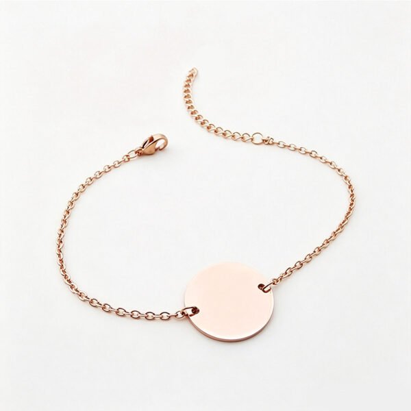 圆形18手链1000_0004_纯白图处理 (4) A blank finished rose gold plated stainless steel circular identity tag chain bracelet with a secure lobster clasp flatly laid on a clean backdrop.
