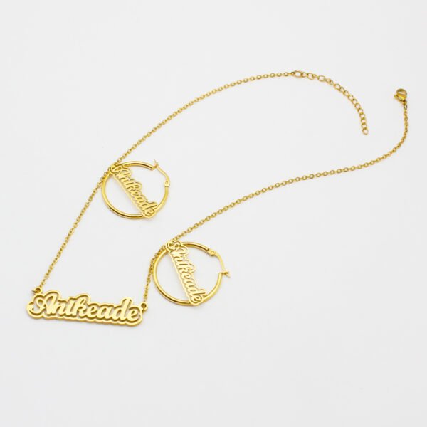 描边项链耳环套装_0003_图层 10 A blank finished 18K gold plated stainless steel personalized 2-layer cursive name necklace and hoop earrings set spelling "Anikeade" on a white background.