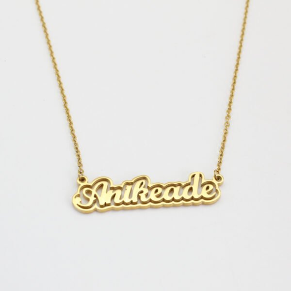 描边项链耳环套装_0006_图层 1 An isolated view of a single finished 18K gold plated stainless steel 2-layer cursive letter nameplate chain necklace on a clean white background.