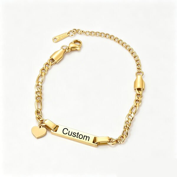 生成白底图 An isolated front view of a finished 18K gold plated stainless steel kids Figaro ID bracelet with a heart charm laser engraved with the word "Custom" on a white backdrop.