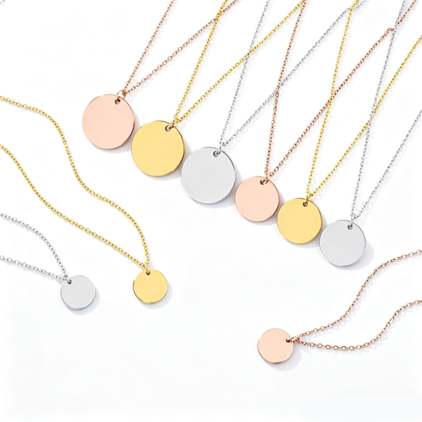 解释图片 (1) Technical production catalog photo showing wholesale blank round metal stamping tag necklaces in multi-size options across gold, silver, and rose gold finishes.
