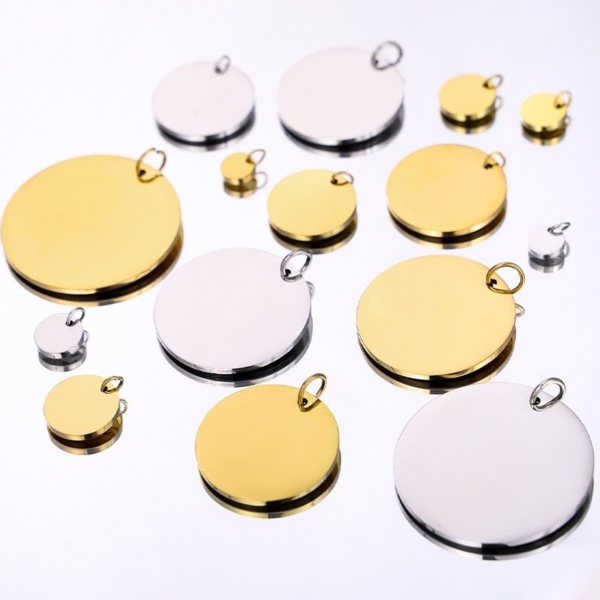 An array of silver and gold stainless steel round tags in multiple sizes from 6mm to 35mm, arranged to show the diverse diameter options.